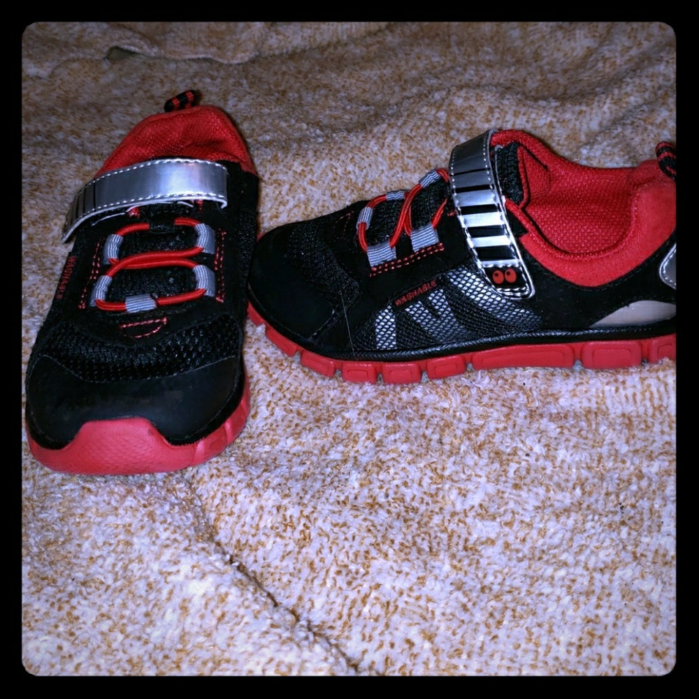 💣BOGO💣Toddler size 8 black and sneakers